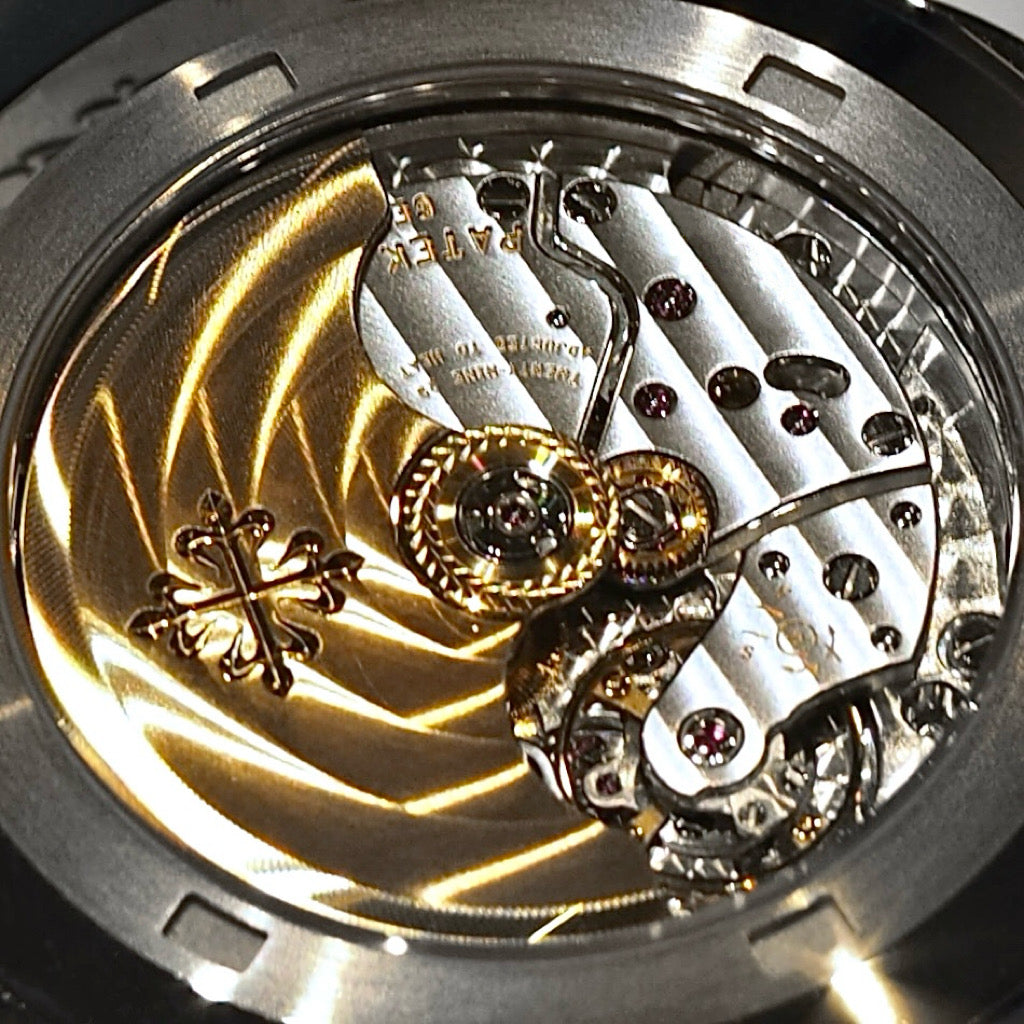 Patek Philippe Aquanaut Travel Time 5164G-001 - ART Luxury_Japan