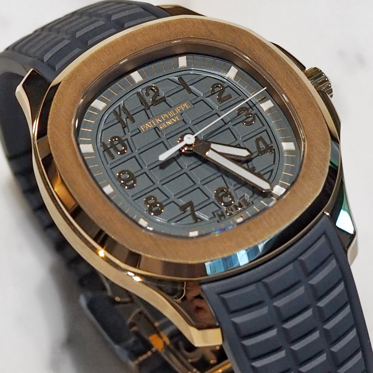Patek Philippe Aquanaut Travel Time 5269R-001 - ART Luxury_Japan