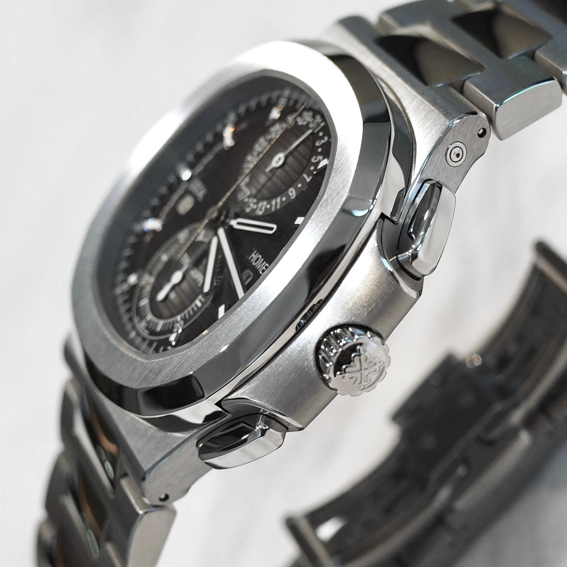 Patek Philippe Nautilus Chronograph Travel Time 5990/1A-001 - ART Luxury_Japan