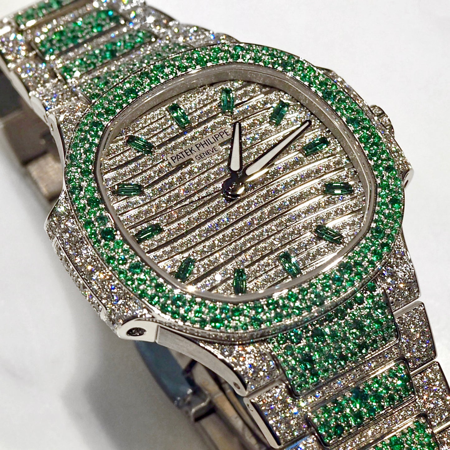Patek Philippe Nautilus High Jewelry 7118/1453G-001 emeralds - ART Luxury_Japan