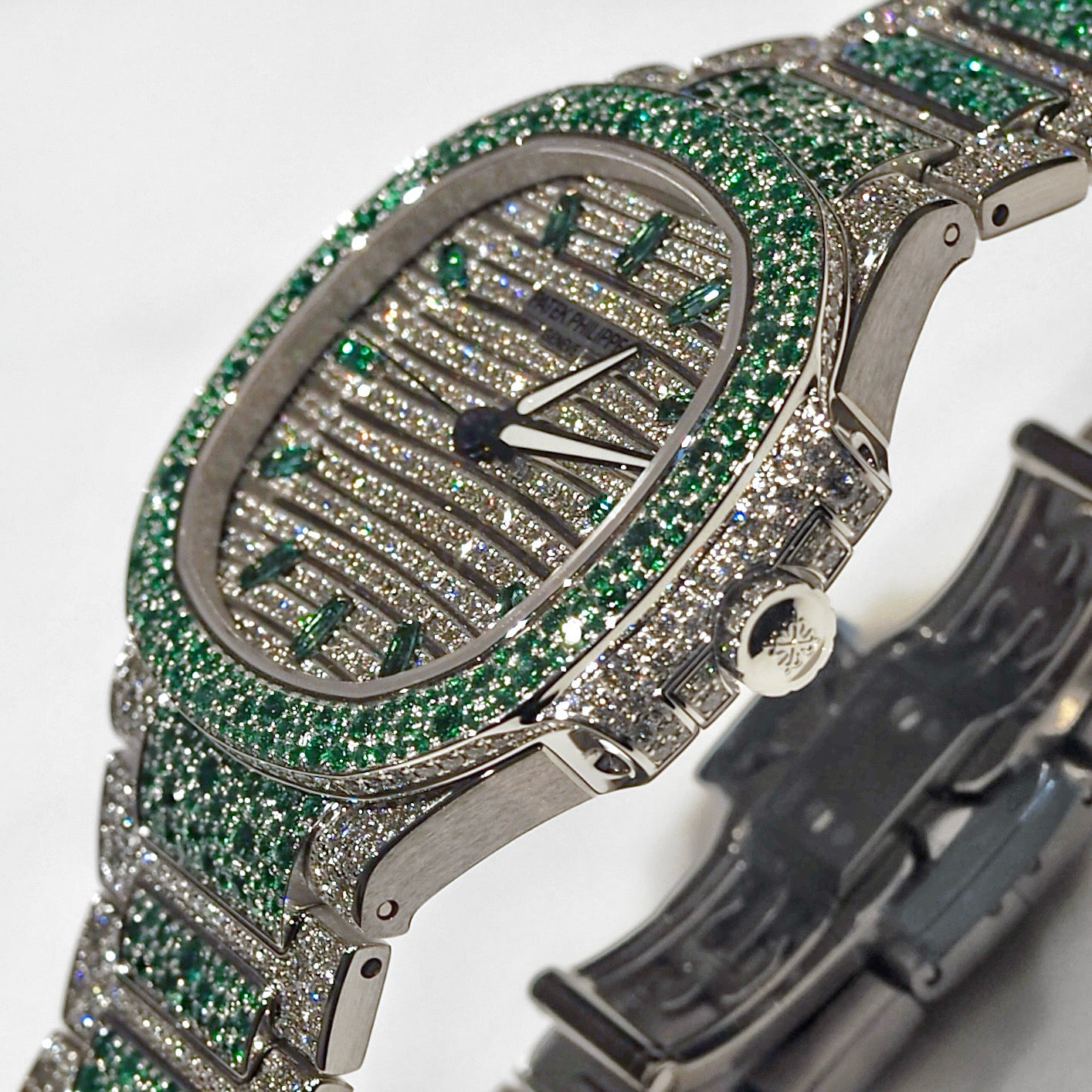 Patek Philippe Nautilus High Jewelry 7118/1453G-001 emeralds - ART Luxury_Japan