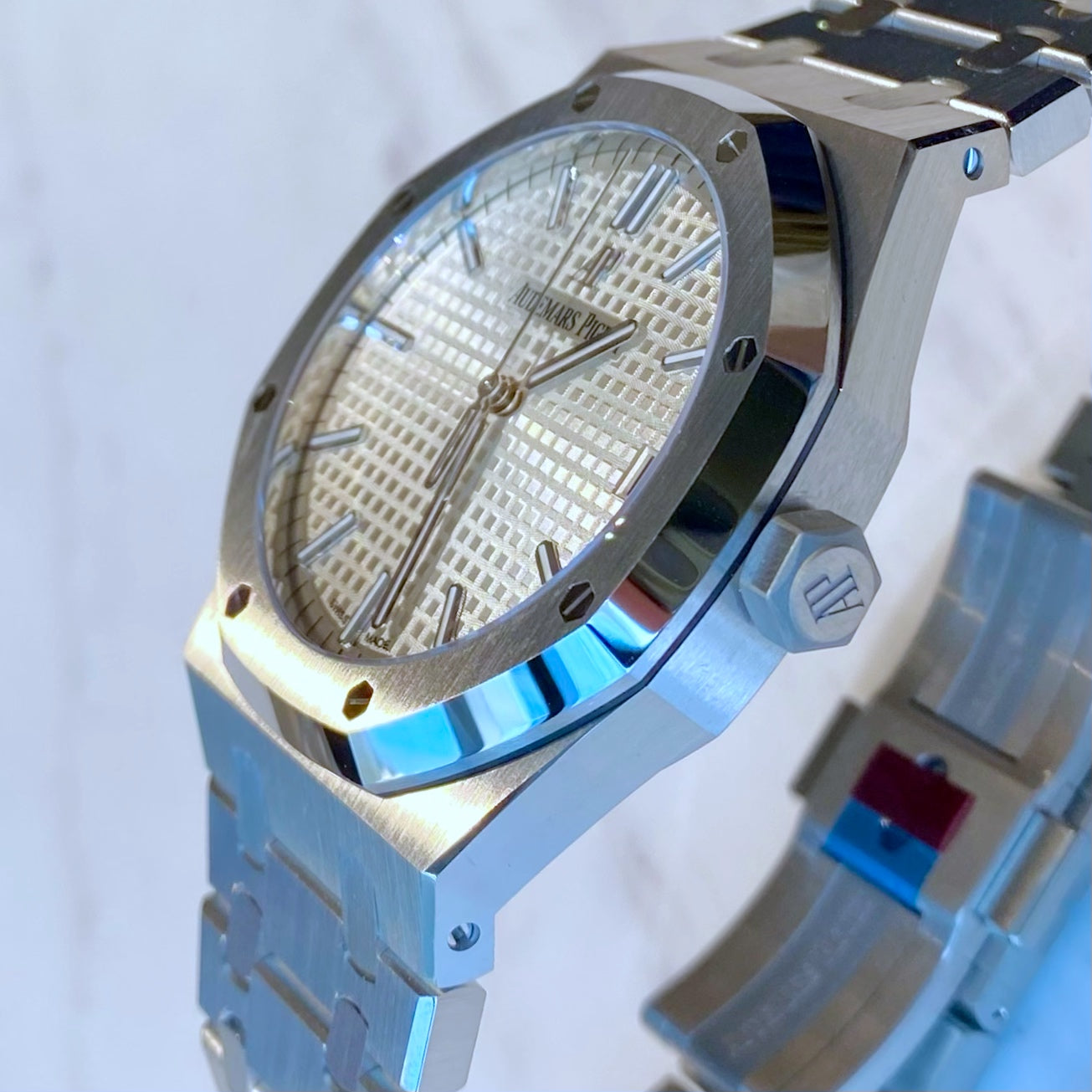 Audemars Piguet Royal Oak 15500ST.OO.1220ST.04 White - ART Luxury_Japan