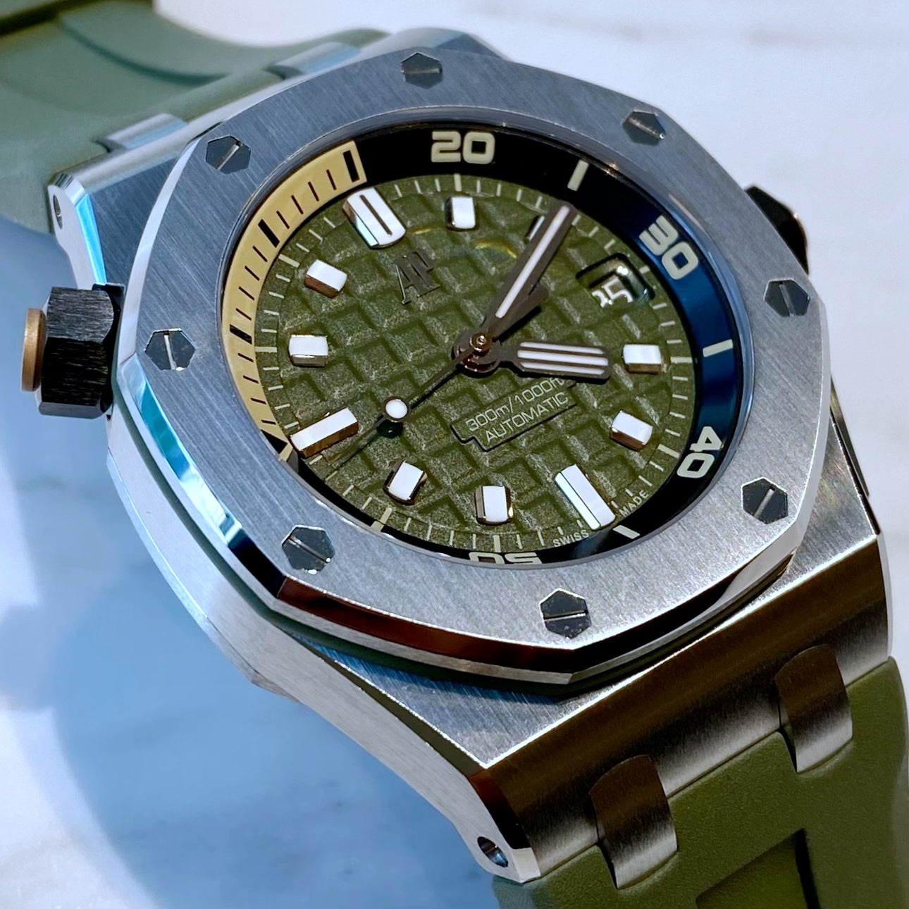 Audemars Piguet Royal Oak Offshore Diver 15720ST.OO.A052CA.01 - ART Luxury_Japan