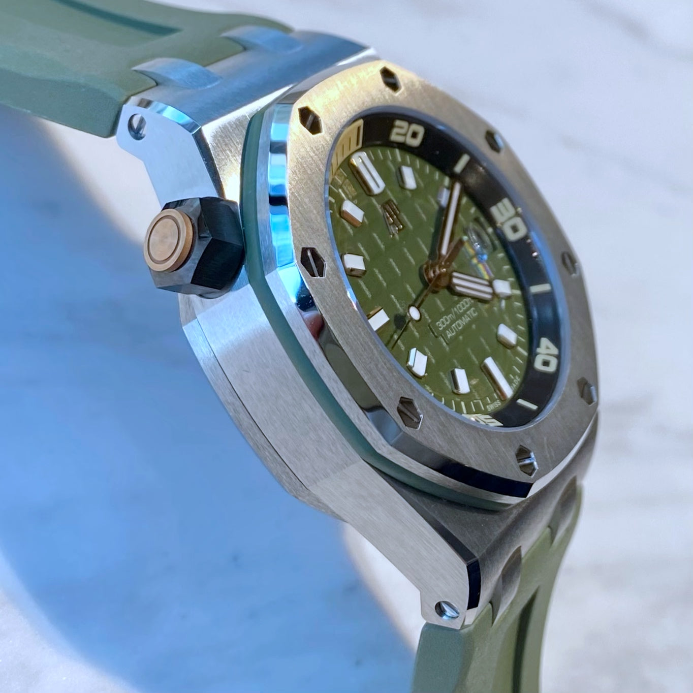 Audemars Piguet Royal Oak Offshore Diver 15720ST.OO.A052CA.01 - ART Luxury_Japan
