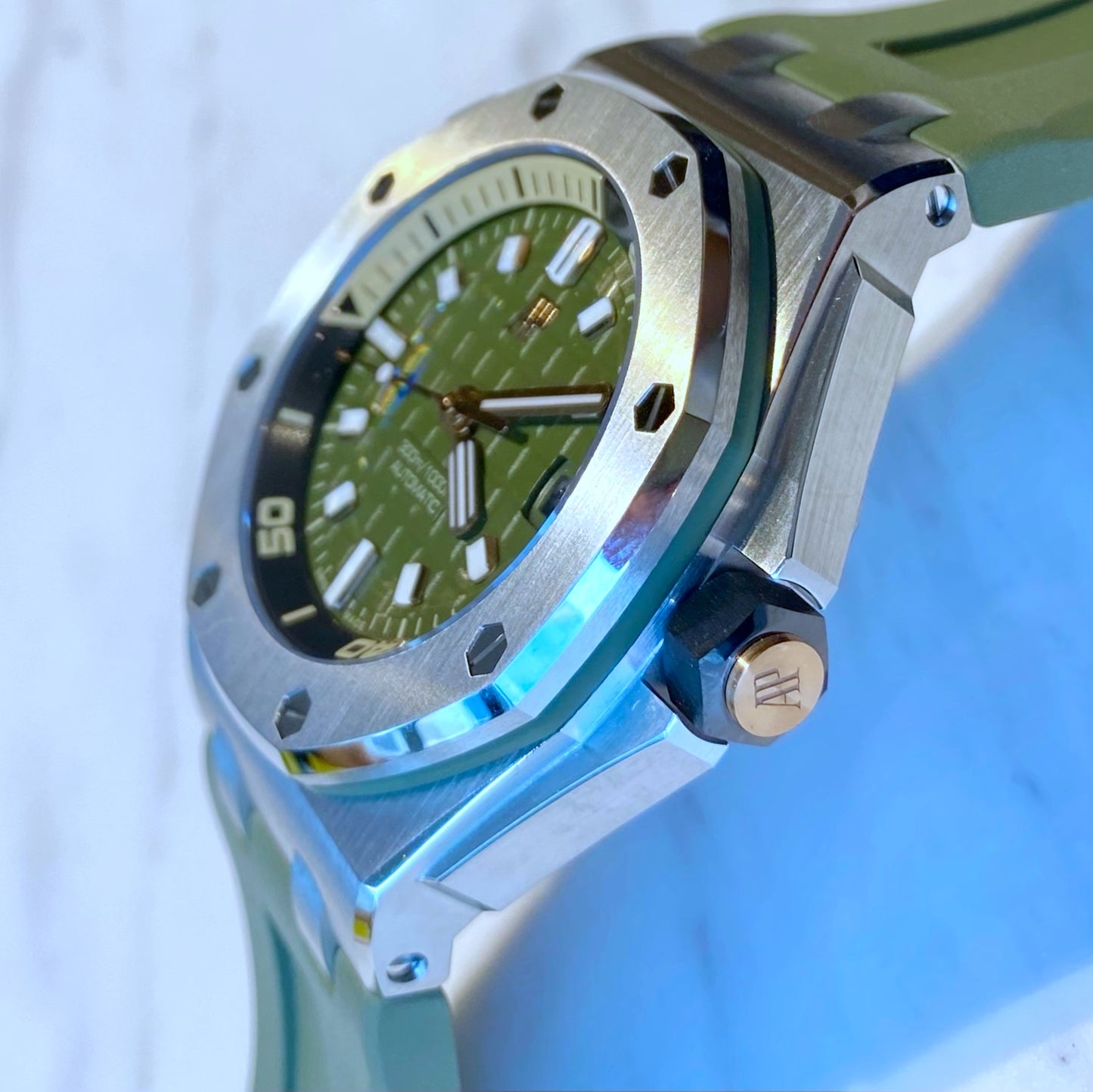Audemars Piguet Royal Oak Offshore Diver 15720ST.OO.A052CA.01 - ART Luxury_Japan
