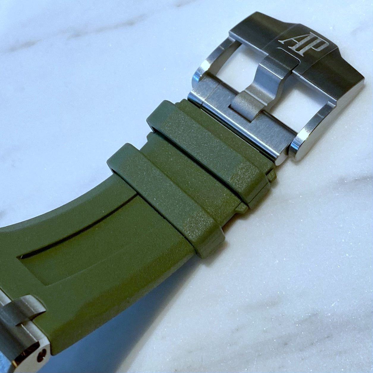 Audemars Piguet Royal Oak Offshore Diver 15720ST.OO.A052CA.01 - ART Luxury_Japan