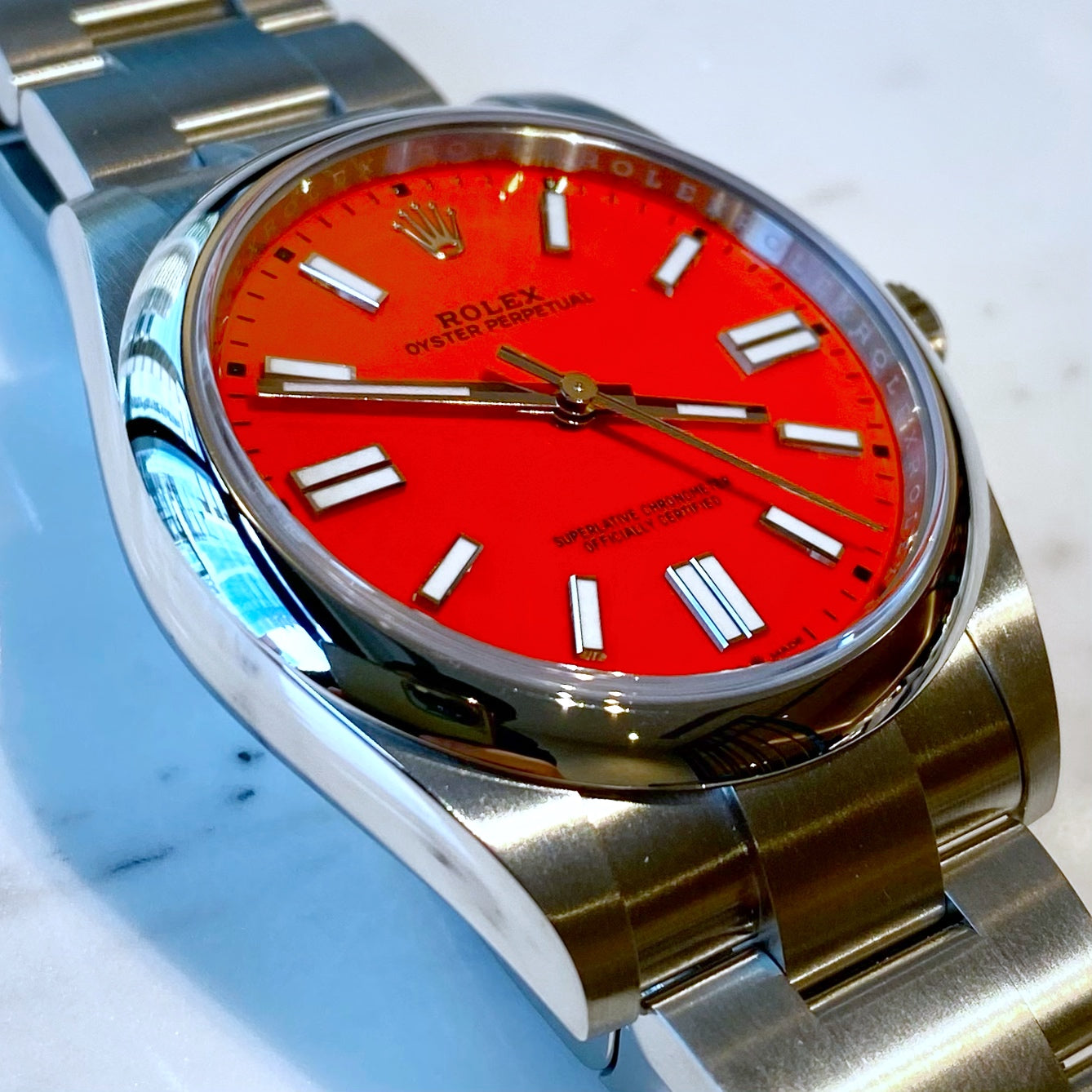 Rolex Oyster Perpetual 124300 Red - ART Luxury_Japan