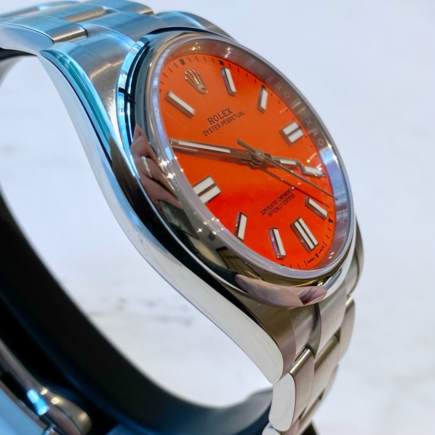Rolex Oyster Perpetual 124300 Red - ART Luxury_Japan