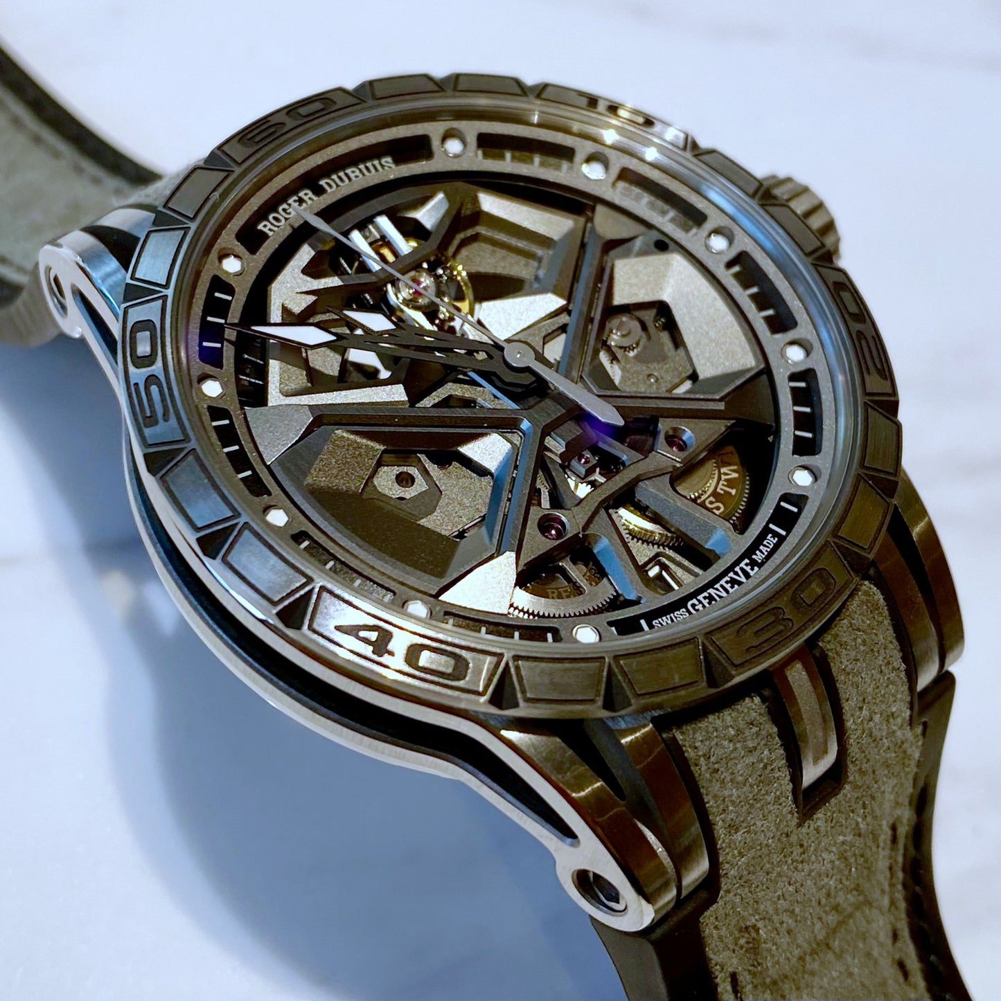 Roger Dubuis Excalibur Huracan RDDBEX0748 - ART Luxury_Japan