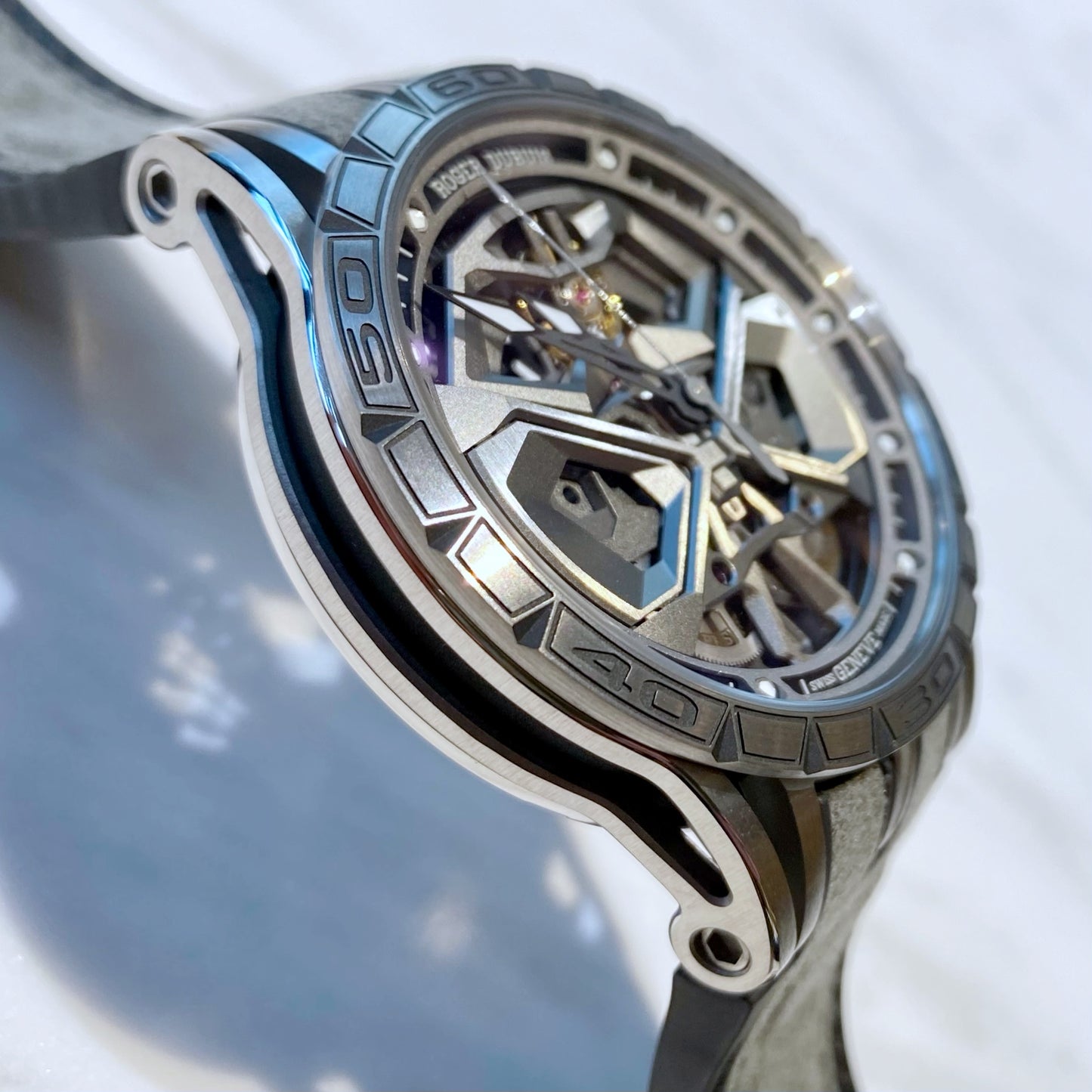 Roger Dubuis Excalibur Huracan RDDBEX0748 - ART Luxury_Japan