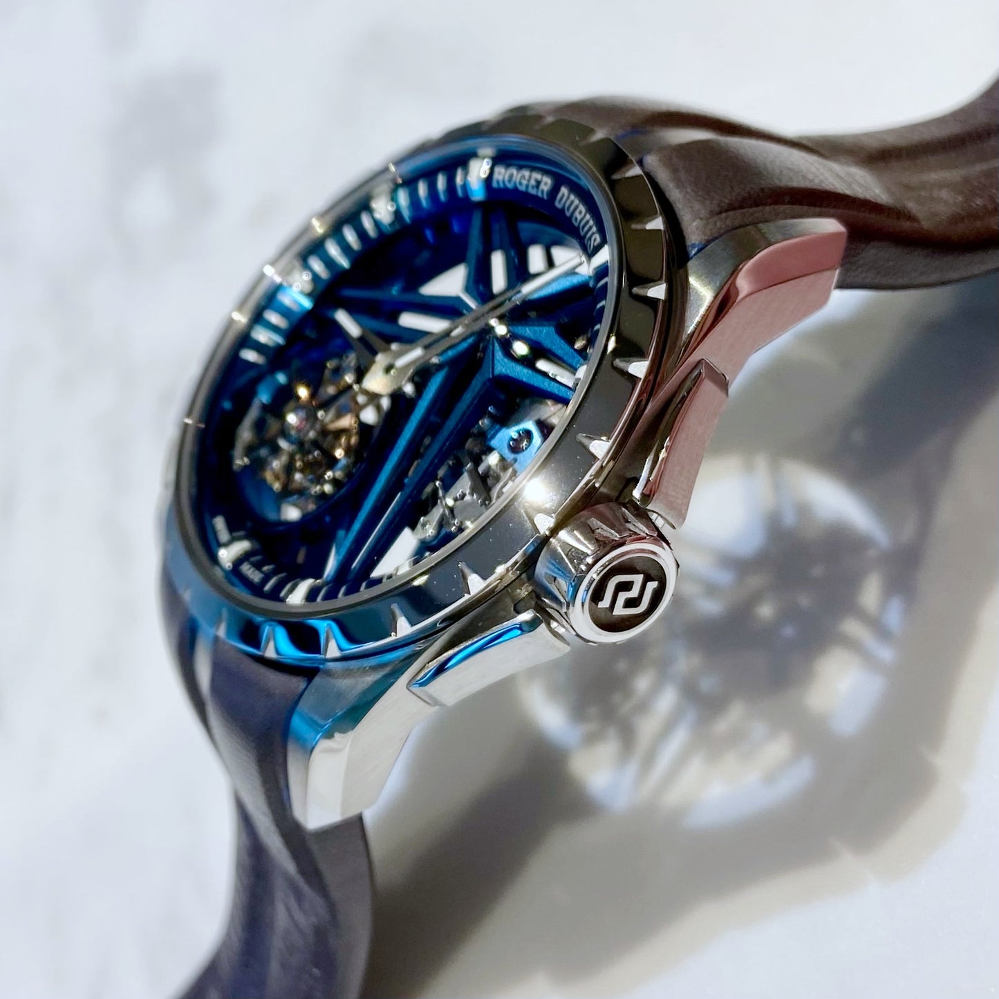 Roger Dubuis Excalibur Tourbillon RDDBEX0838 - ART Luxury_Japan