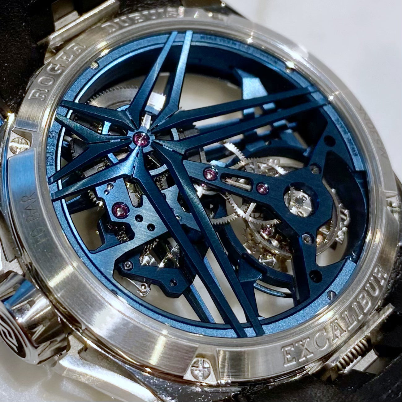 Roger Dubuis Excalibur Tourbillon RDDBEX0838 - ART Luxury_Japan