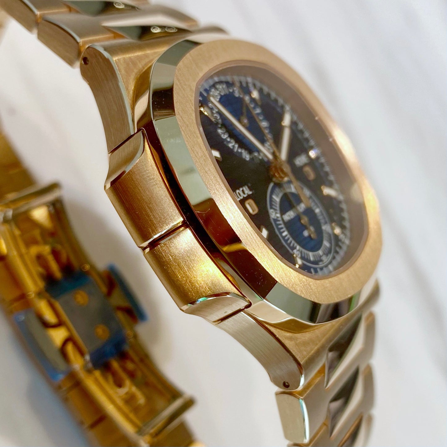 Patek Philippe Nautilus Chronograph 5990/1R-001 - ART Luxury_Japan