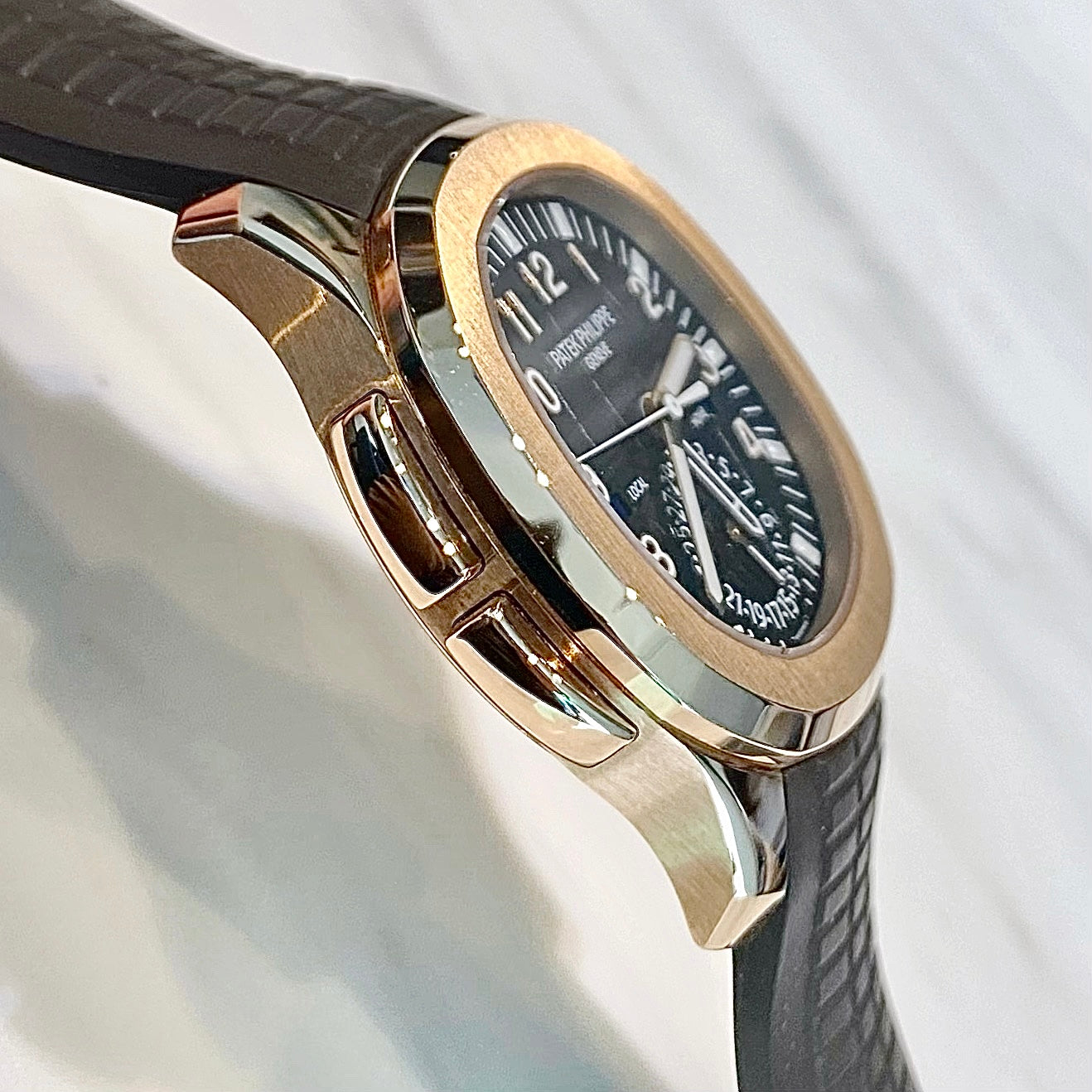 Patek Philippe Aquanaut Travel Time 5164R-001 - ART Luxury_Japan