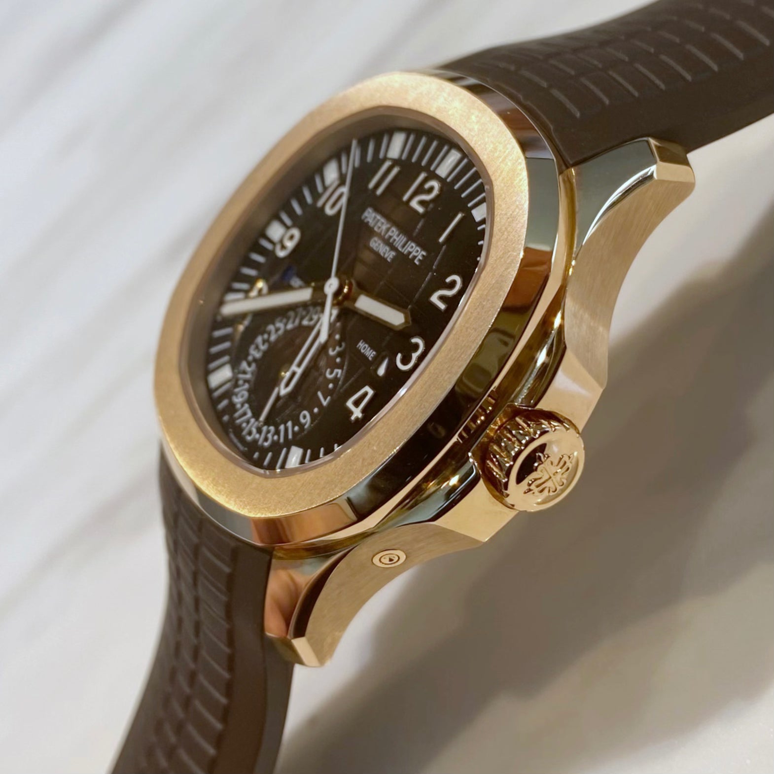 Patek Philippe Aquanaut Travel Time 5164R-001 - ART Luxury_Japan