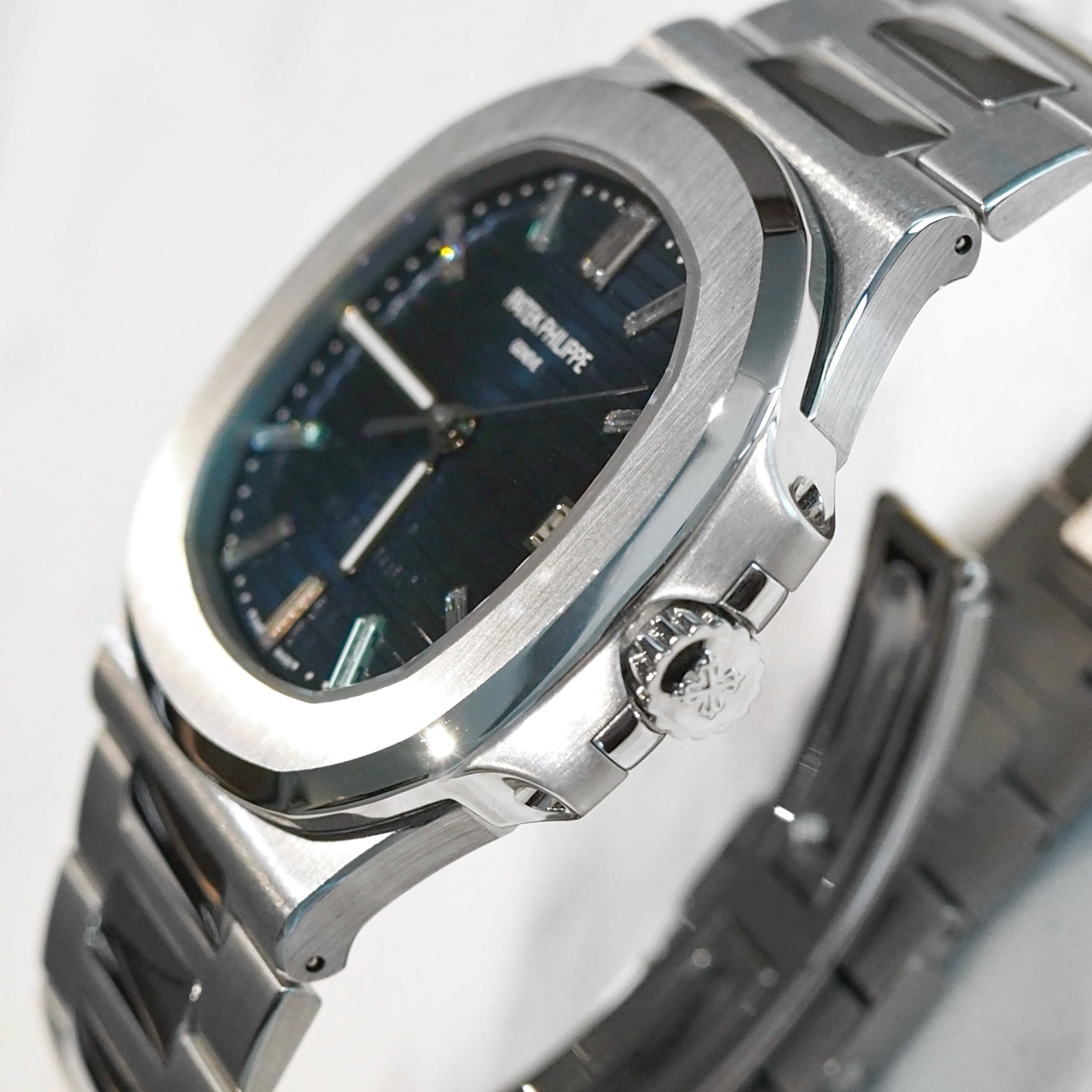Patek Philippe Nautilus 5711/1P-001 - ART Luxury_Japan