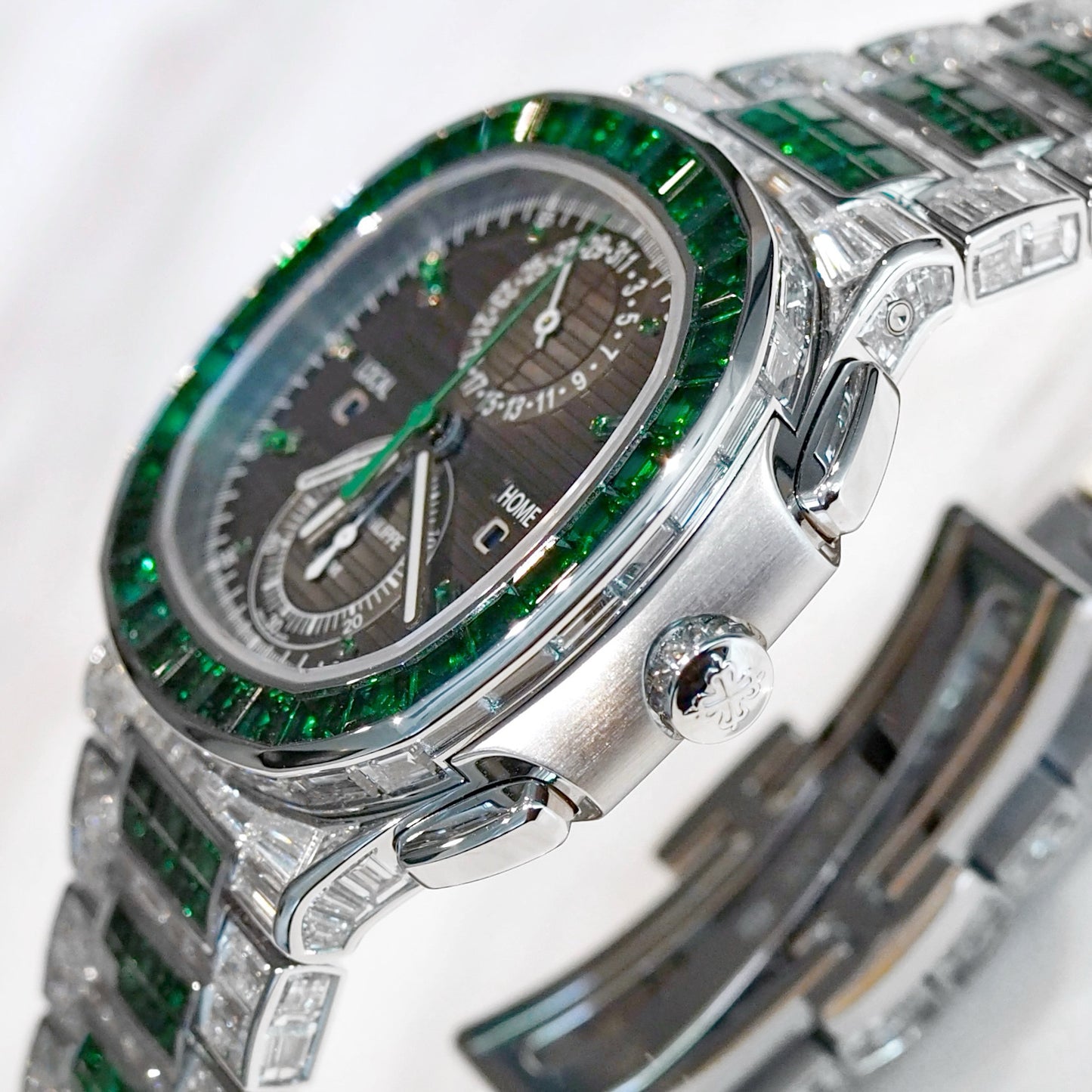 Patek Philippe Nautilus Chronograph Travel Time Baguette Emerald 5990/1423G-001 - ART Luxury_Japan