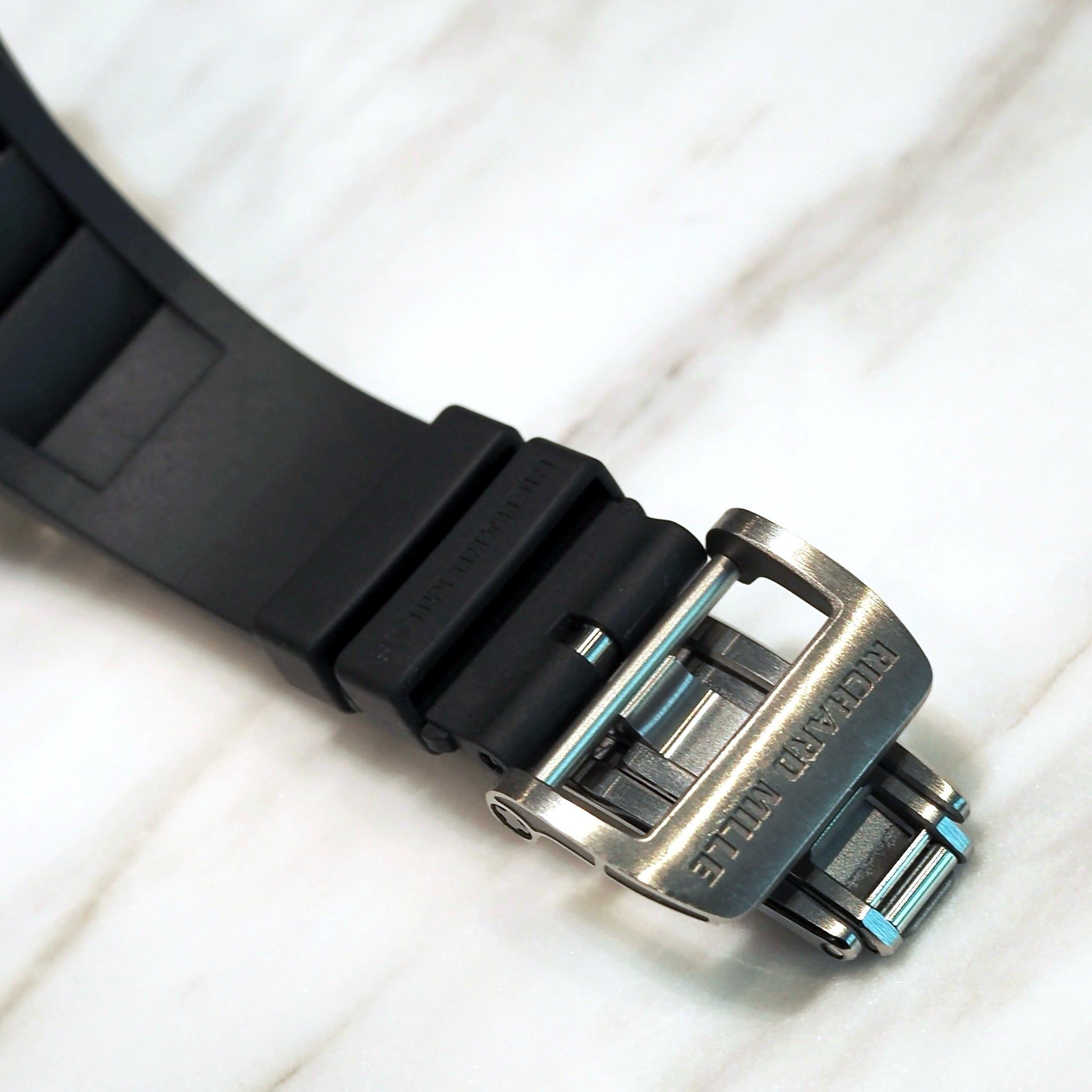 Richard Mille RM12-01 Tourbillon Carbon Black and Gold - ART Luxury_Japan