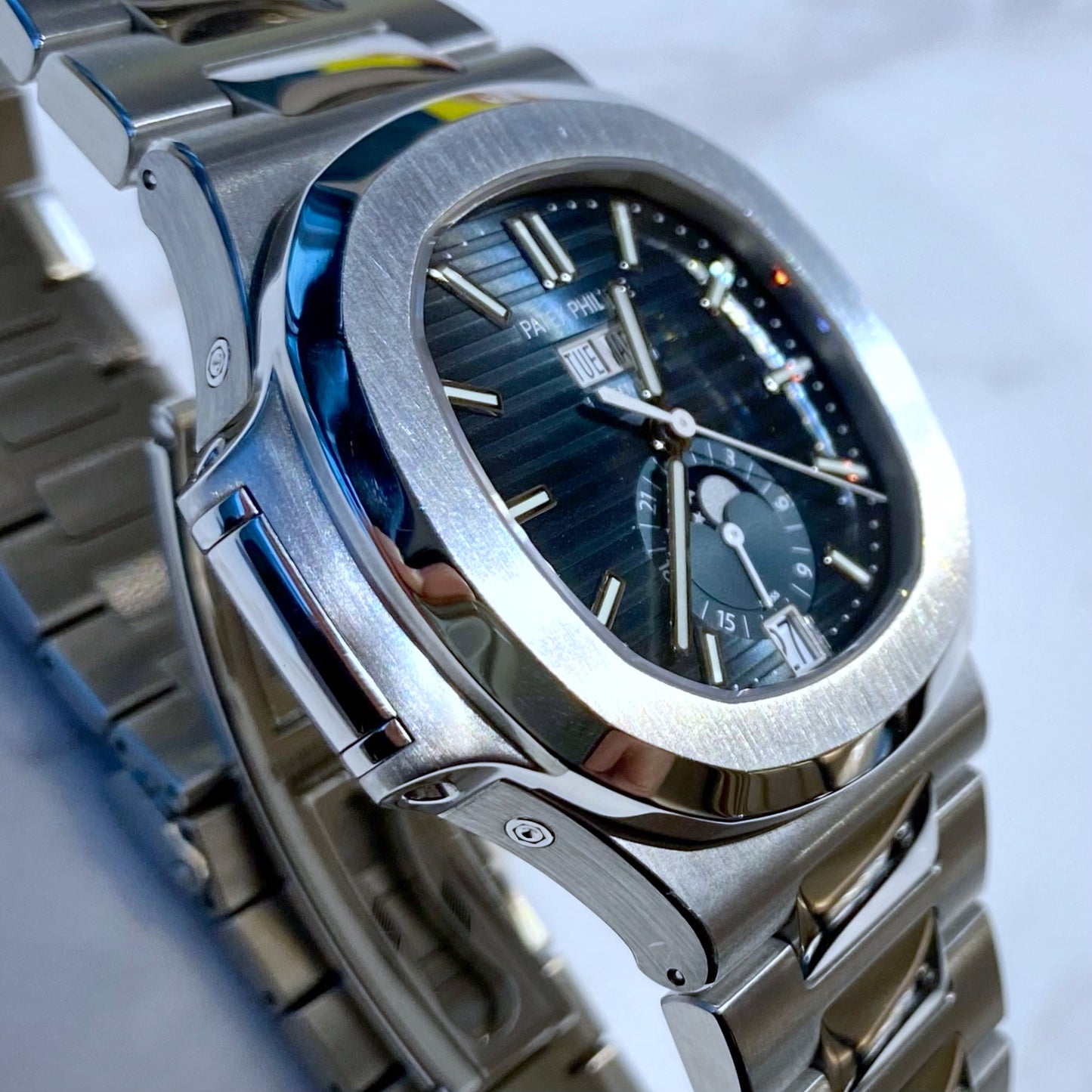 Patek Philippe Nautilus Annual Calendar 5726/1A-014 - ART Luxury_Japan