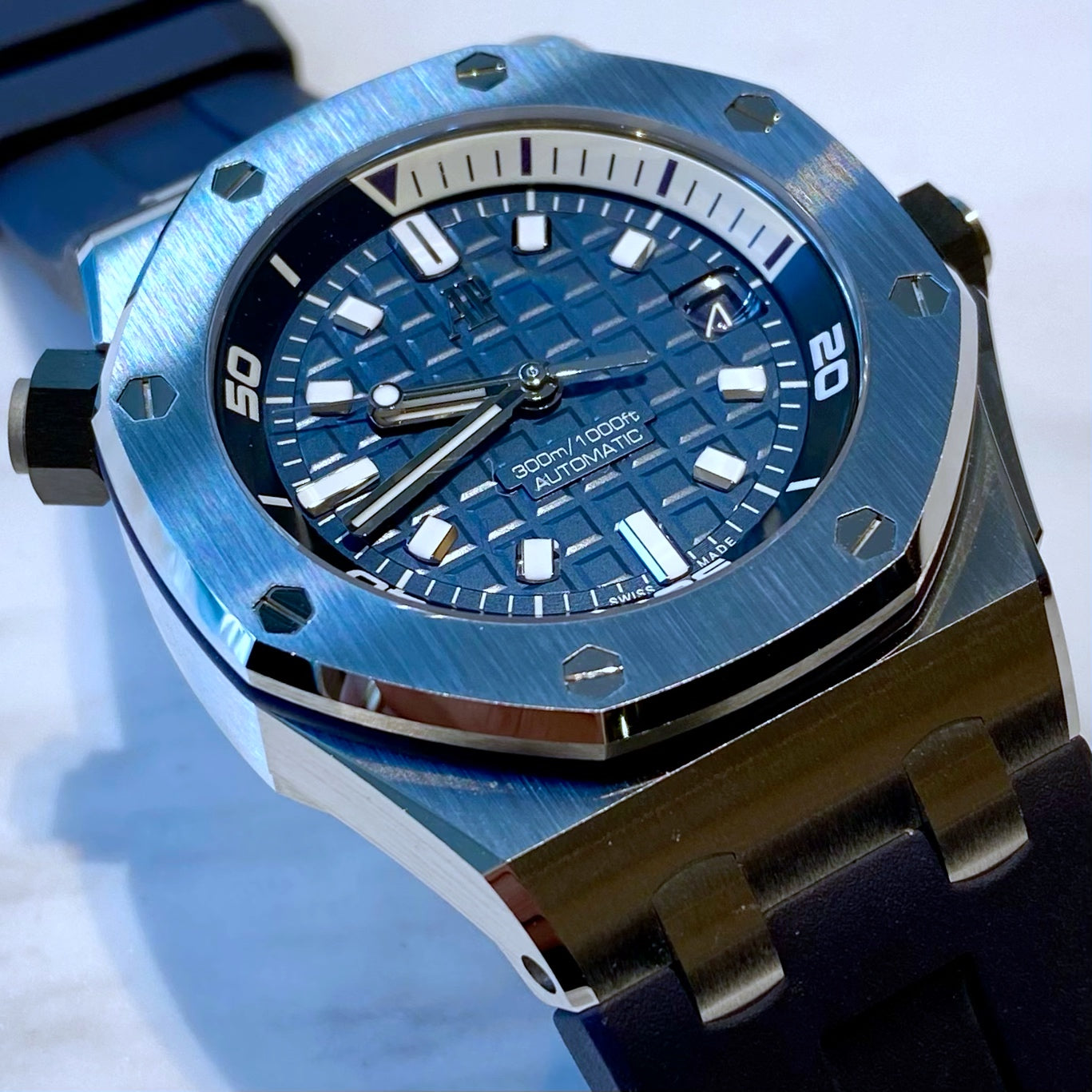 Audemars Piguet Royal Oak Offshore Diver 15720ST.OO.A027CA.01 - ART Luxury_Japan