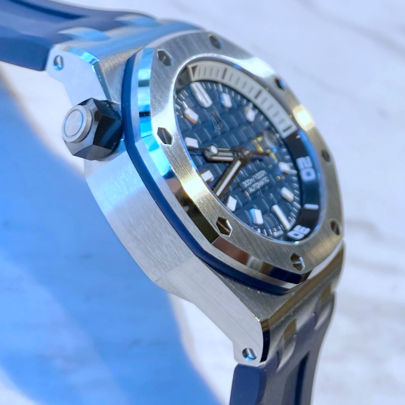 Audemars Piguet Royal Oak Offshore Diver 15720ST.OO.A027CA.01 - ART Luxury_Japan