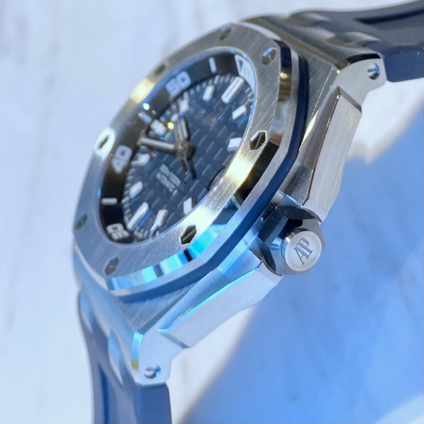Audemars Piguet Royal Oak Offshore Diver 15720ST.OO.A027CA.01 - ART Luxury_Japan
