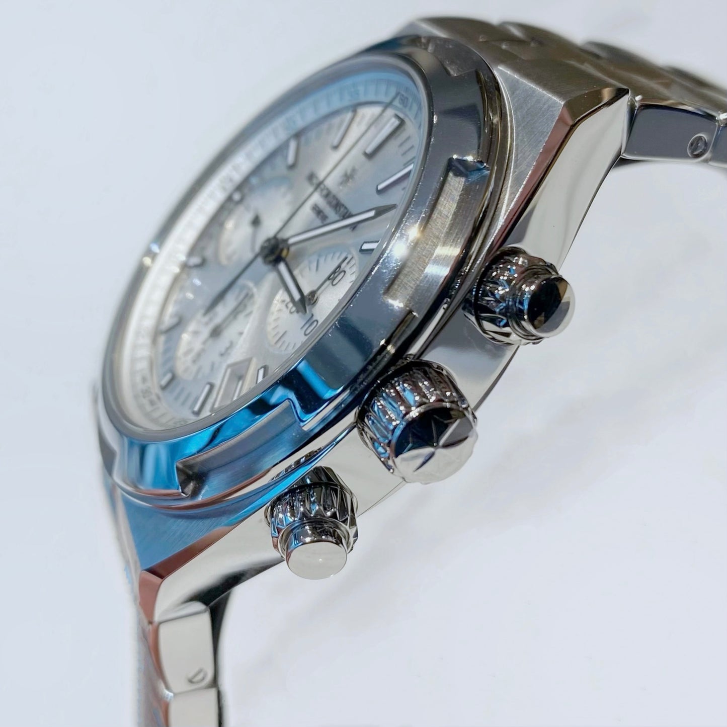 Vacheron Constantin Overseas Chronograph 5500V/110A-B075 - ART Luxury_Japan