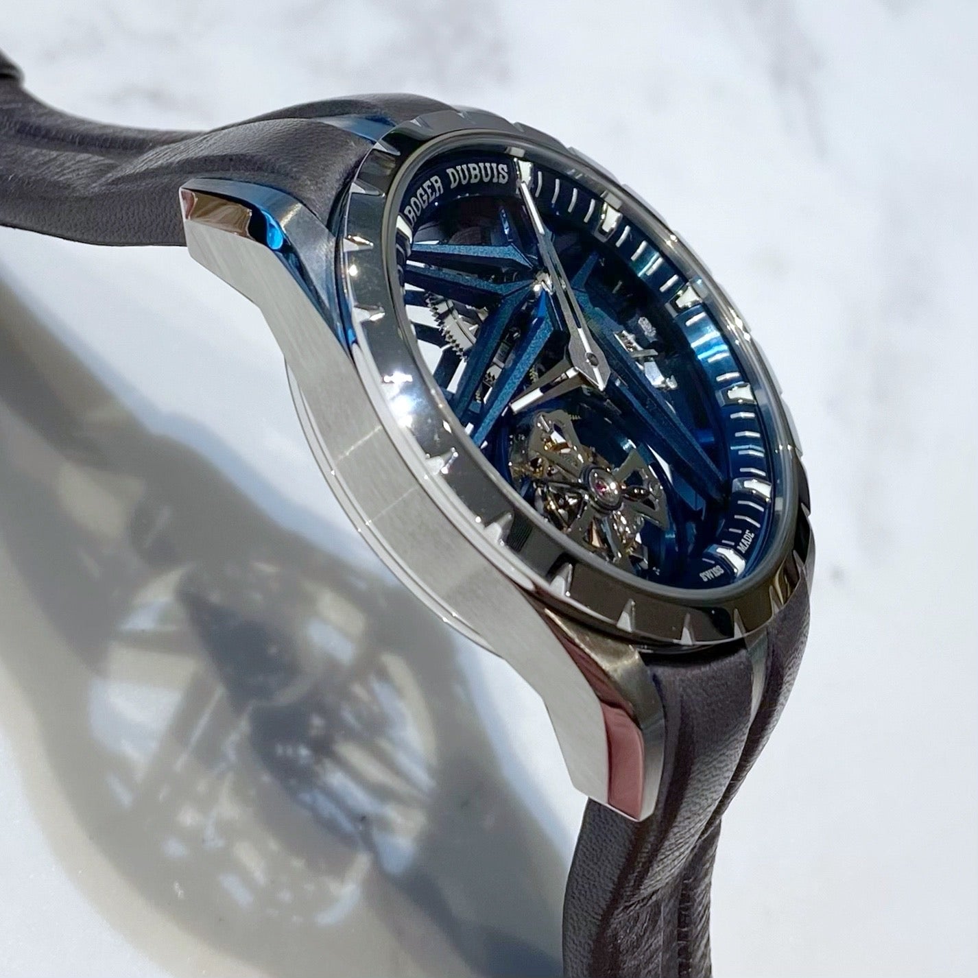 Roger Dubuis Excalibur Tourbillon RDDBEX0838 - ART Luxury_Japan