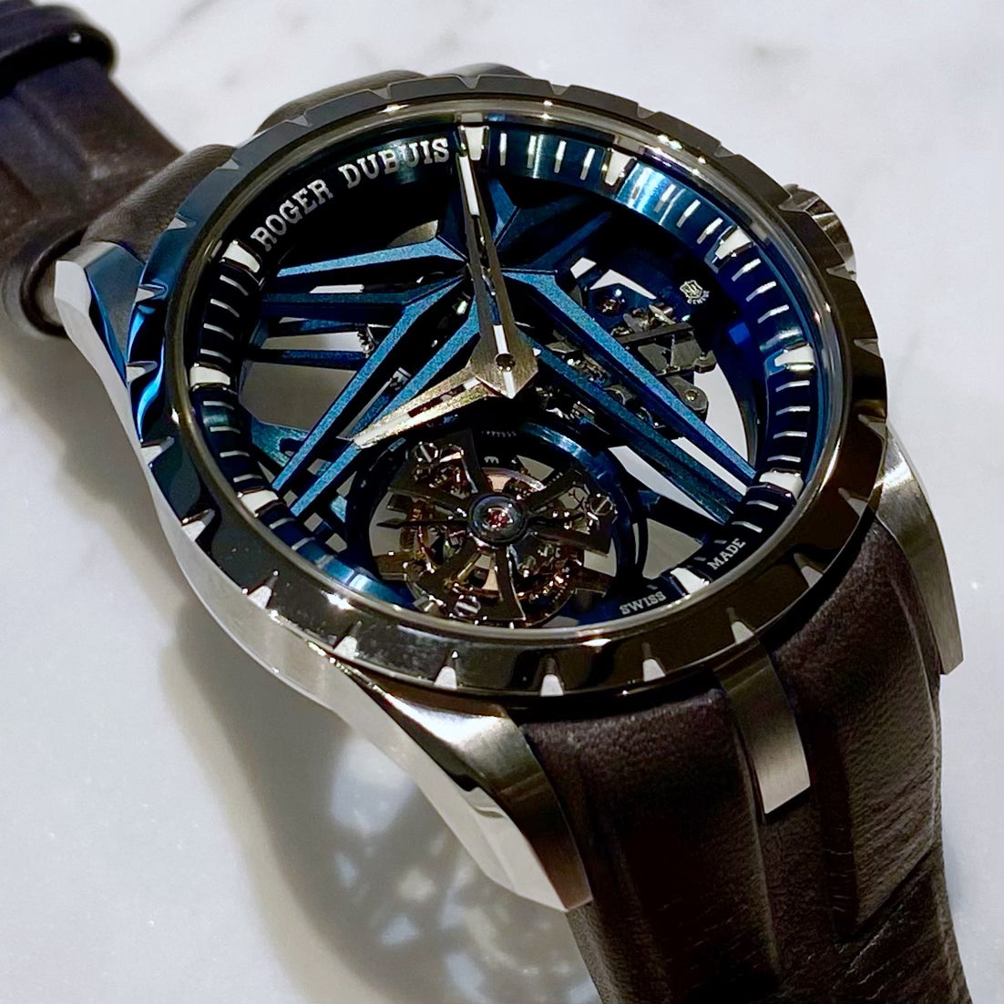 Roger Dubuis Excalibur Tourbillon RDDBEX0838 - ART Luxury_Japan