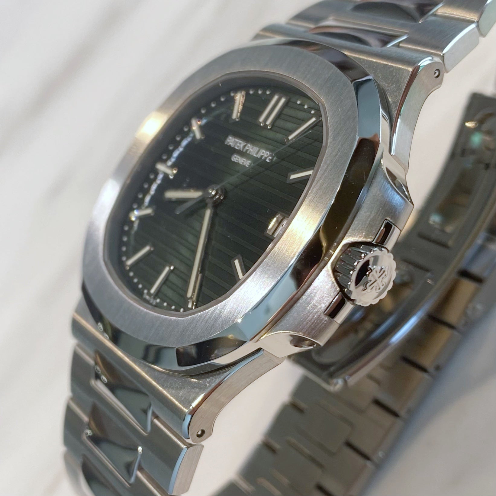 Patek Philippe Nautilus 5711/1A-014 - ART Luxury_Japan