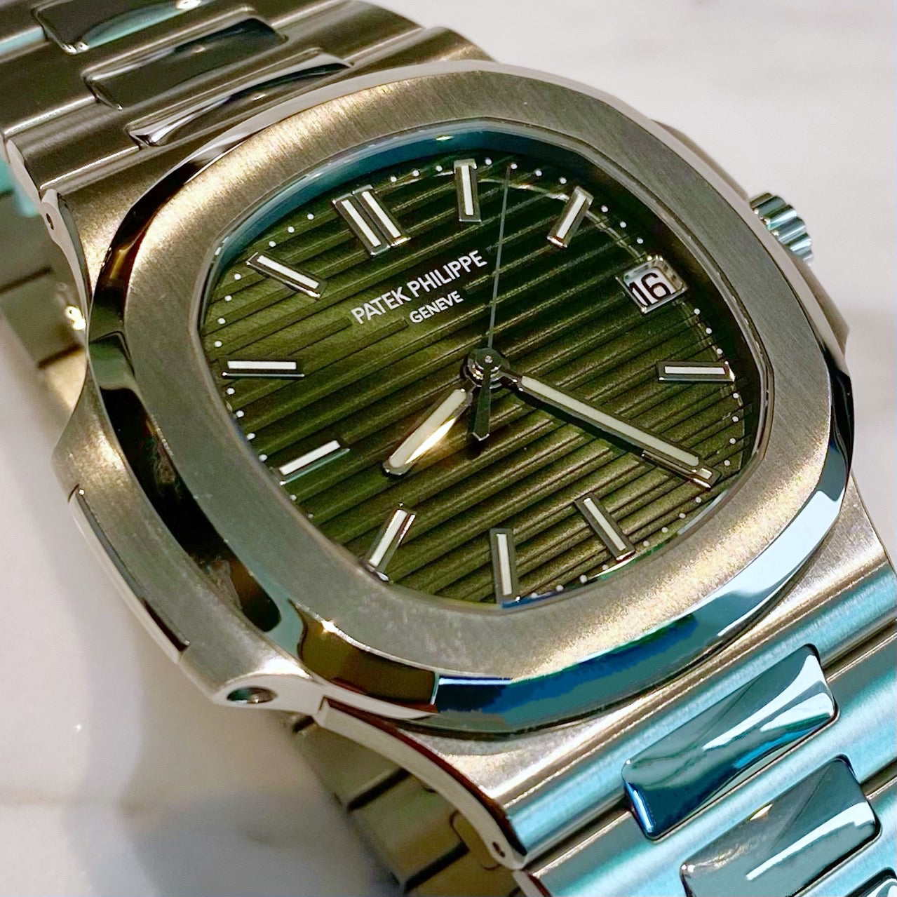 Patek Philippe Nautilus 5711/1A-014 - ART Luxury_Japan