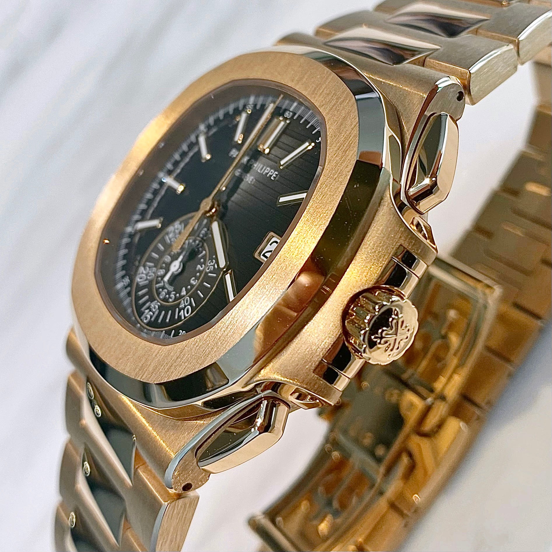Patek Philippe Nautilus Chronograph 5980/1R-001 - ART Luxury_Japan